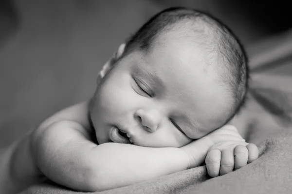 Bambino appena nato che dorme — Foto Stock