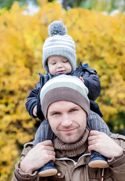 Heureux père et son bébé fils — Photo