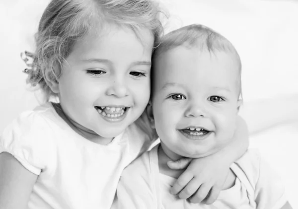 Happy little sister hugging her brother — Stock Photo, Image