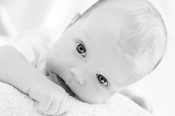 Little baby trying to keep head — Stock Photo, Image