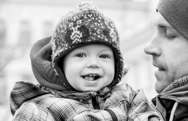 Bambino felice con suo padre — Foto Stock