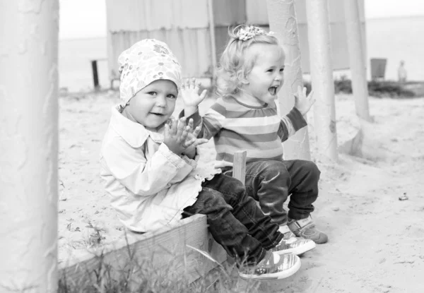 Happy little children clap their hands — Stock Photo, Image