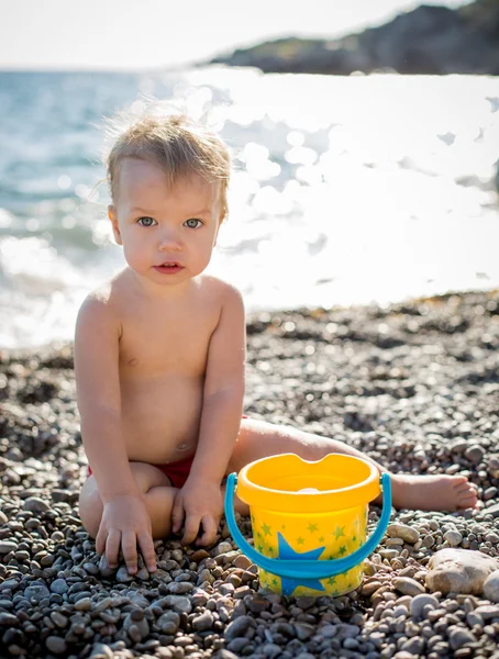 Mignon bébé garçon jouer — Photo