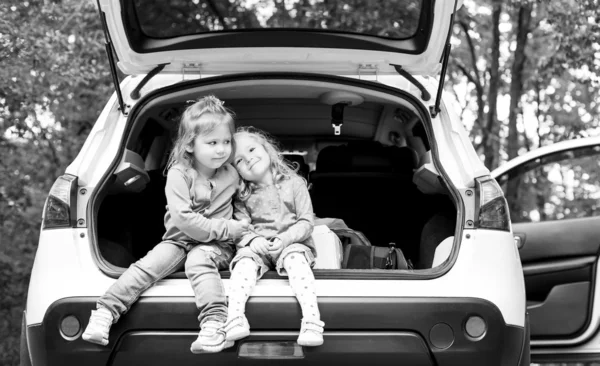 Two little cute girl girlfriend — Stock Photo, Image