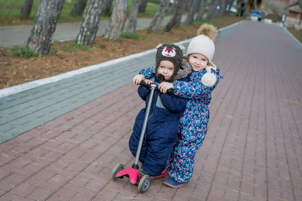 Toddler brother and sister for a walk — Stock Photo, Image