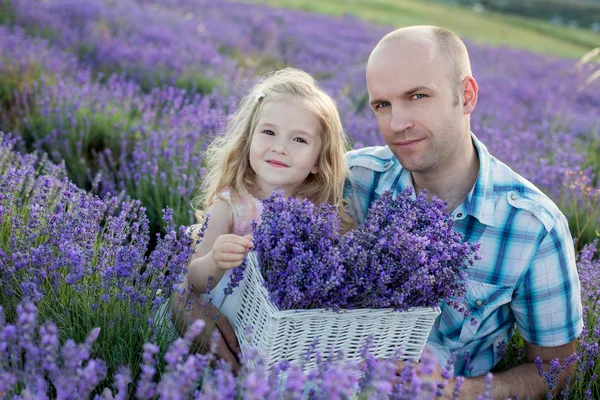 Vader en een charmante kleine dochter — Stockfoto