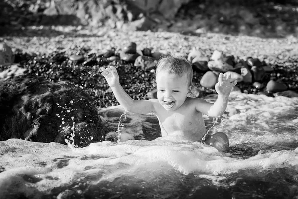 Felice bambino ragazzo sul mare — Foto Stock