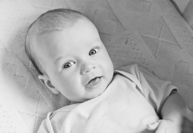 gülümseyerek mutlu bebek