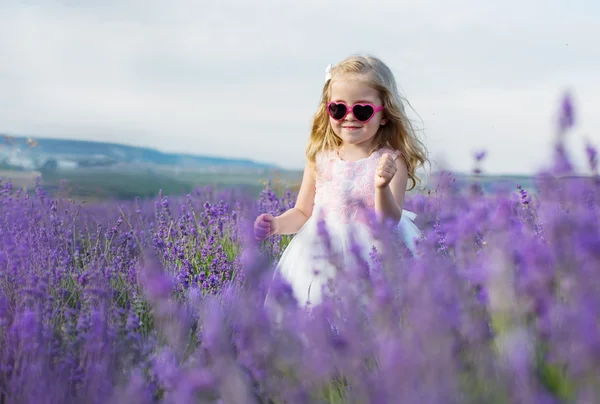 Glückliches Kleinkind Mädchen — Stockfoto