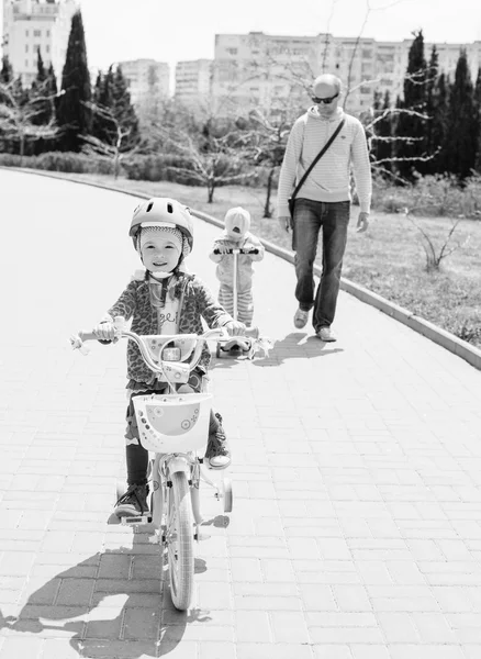 Happy little girl on a bicycle — Stock Photo, Image