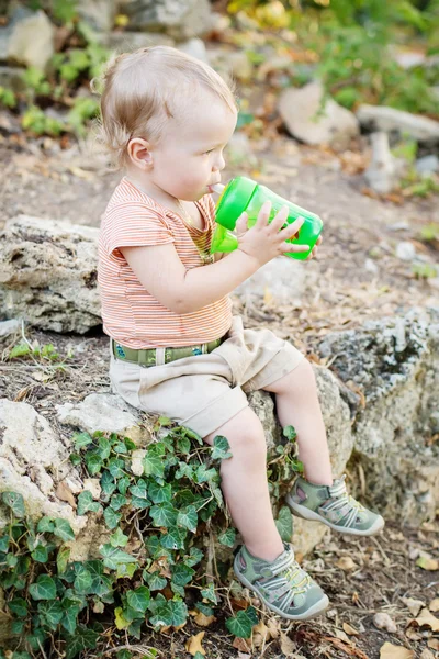 Happy toddler boy drinks water — Stock Photo, Image