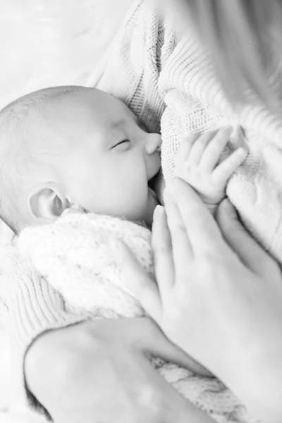 Mother breastfeeding the newborn smiling — Stock Photo, Image