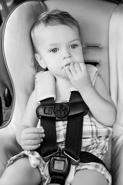 Happy Toddler boy in macchina — Foto Stock