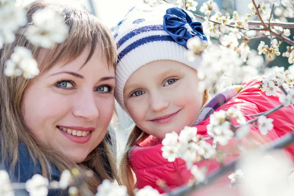 Mutter und kleine Tochter — Stockfoto