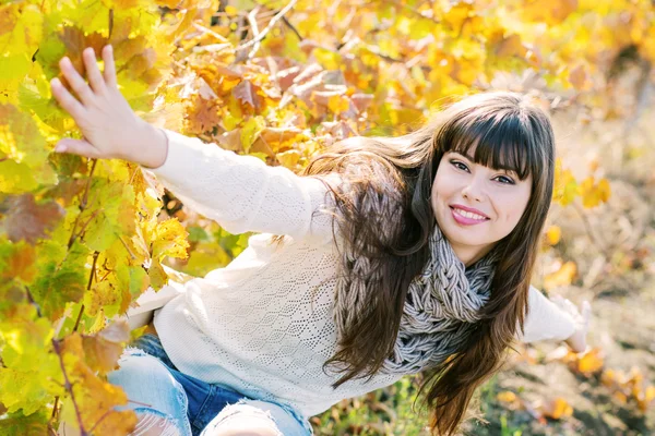 Retrato de otoño de una joven — Foto de Stock