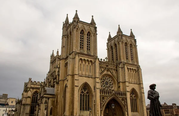 Antiga Arquitetura Histórica Catedral Bristol Céu Nublado — Fotografia de Stock