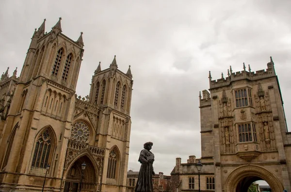 Stará Historická Architektura Bristolské Katedrály Oblačné Oblohy — Stock fotografie