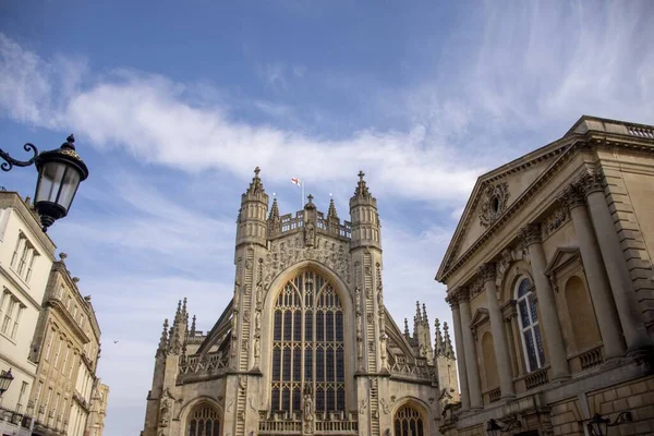 Stara Architektura Historyczna Bath Miasta Anglii Zachmurzone Niebo — Zdjęcie stockowe