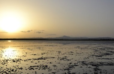 Gün batımı sırasında Tuz Gölü