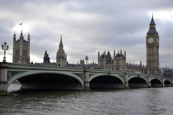 Big Ben y el cielo —  Fotos de Stock