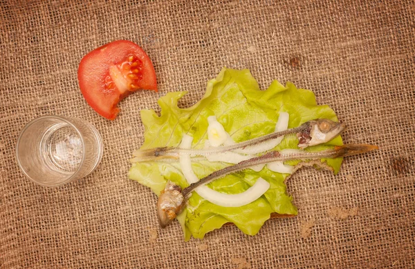 Sandwich with capelin, lettuce and onions. Excellent snack for a glass of vodka. — Stock Photo, Image