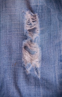 yırtık kot pantolon