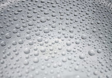 Camdaki su damlacıkları