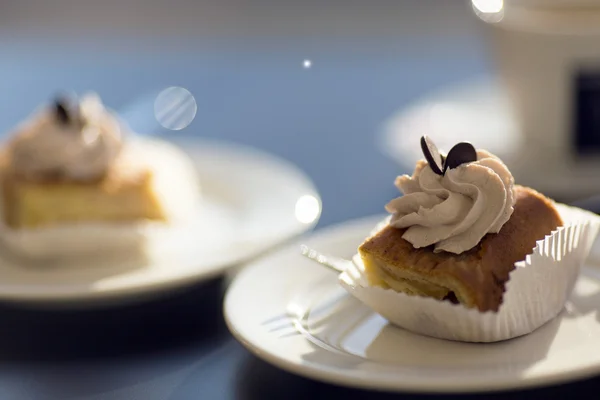 Cake on dessert plate — Stock Photo, Image