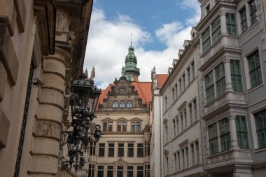 Corona Kilisesi sırasında Dresden, Saksonya, Almanya 'da turist bulunmayan tarihi binalar, kale kiliseleri ve kadın kilisesi manzarası