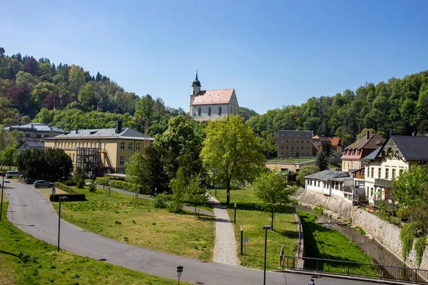 Zicht Historische Gebouwen Een Prachtige Natuurlijke Omgeving Tharandt Bij Dresden — Stockfoto