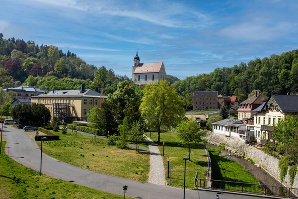 Zicht Historische Gebouwen Een Prachtige Natuurlijke Omgeving Tharandt Bij Dresden — Stockfoto