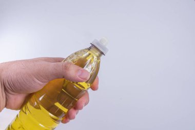 Sızlanan arka planda mutfak sabunu