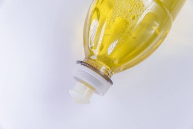 Sızlanan arka planda mutfak sabunu