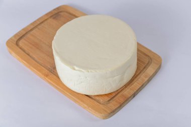 Kahvaltıda taze Brezilya peyniri ve kahve.