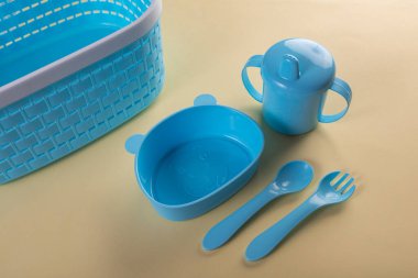 Mavi plastik bebek koleksiyonu.