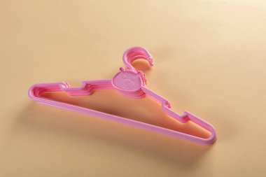 Pembe plastik bebek koleksiyonu.