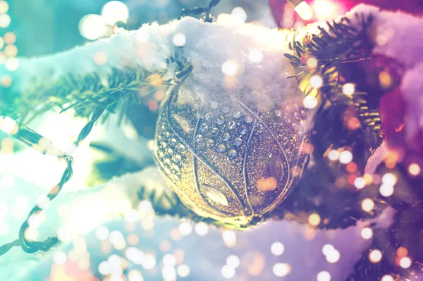 Kerstballen Kerstboom Tak Zachte Focus — Stockfoto