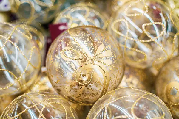 Bolas Natal Douradas Transparentes Perto Brinquedo Árvore — Fotografia de Stock