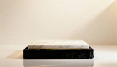 Siyah kadife ve beyaz mermerden yapılmış iki katlı sergi podyumu tarafsız iç plan, minimalist lüks ürün standı kozmetik, mücevher, cilt bakımı ve son model sunumlar için idealdir..