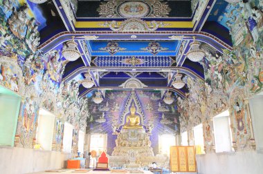 Güzel Tay tarzı kilisede Buda heykeli