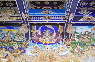 Geleneksel Tay tarzında heykel ve resim Tayland kilisede