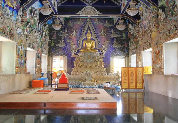 Buddha statue in beautiful Thai style church — Stock Photo, Image