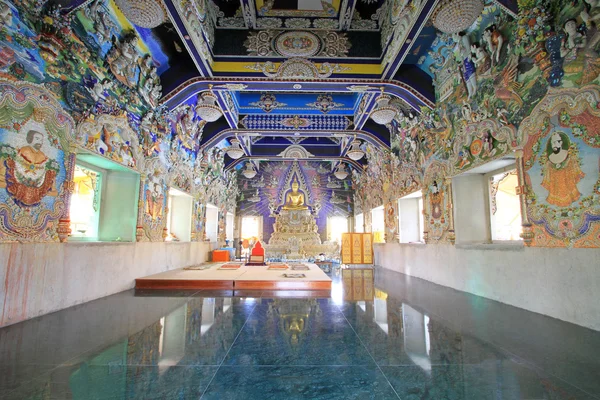 Buddha statue in beautiful Thai style church — Stock Photo, Image