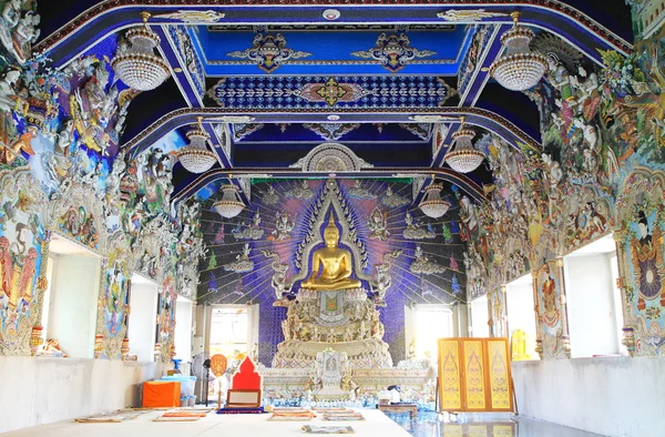 Buddha statue in beautiful Thai style church — Stock Photo, Image