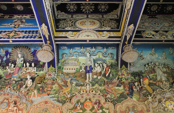 Traditional Thai style sculptures and painting in church in Thailand — Stock Photo, Image