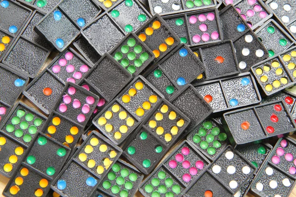 Kupie kolorowe Domino — Zdjęcie stockowe