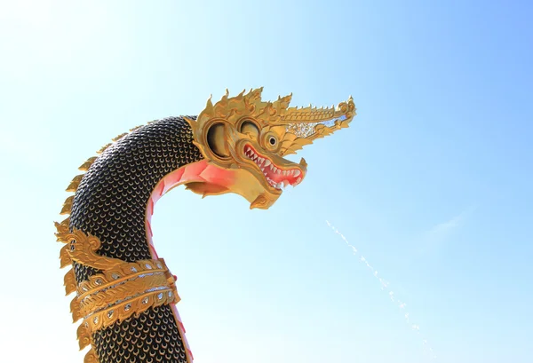 Naga statue against the blue sky — Stock Photo, Image