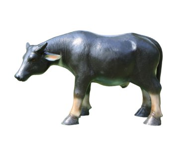 Beyaz arka plan üzerinde izole bufalo heykeli