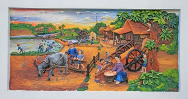 Tapınak duvarına geleneksel Tayland kültürünün taş oyması ve resmi