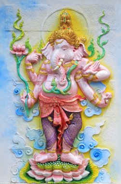 Bangkok, Tayland - Haziran 11: Ganesha heykel ve resim Wat Dan 11 Haziran 2016 üzerinde Bangkok, Tayland, tapınak duvarındaki.